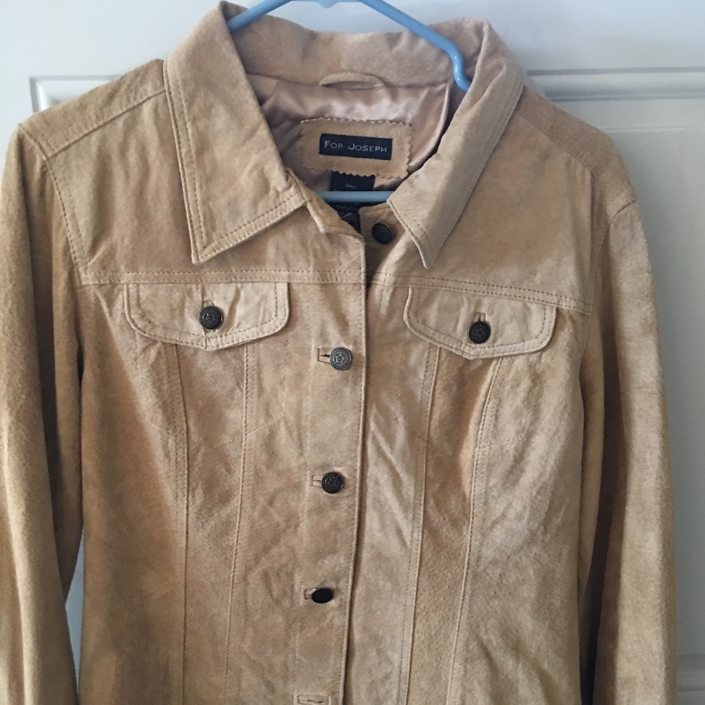 Tan real suede button-up jacket. Size Small, NWT’s